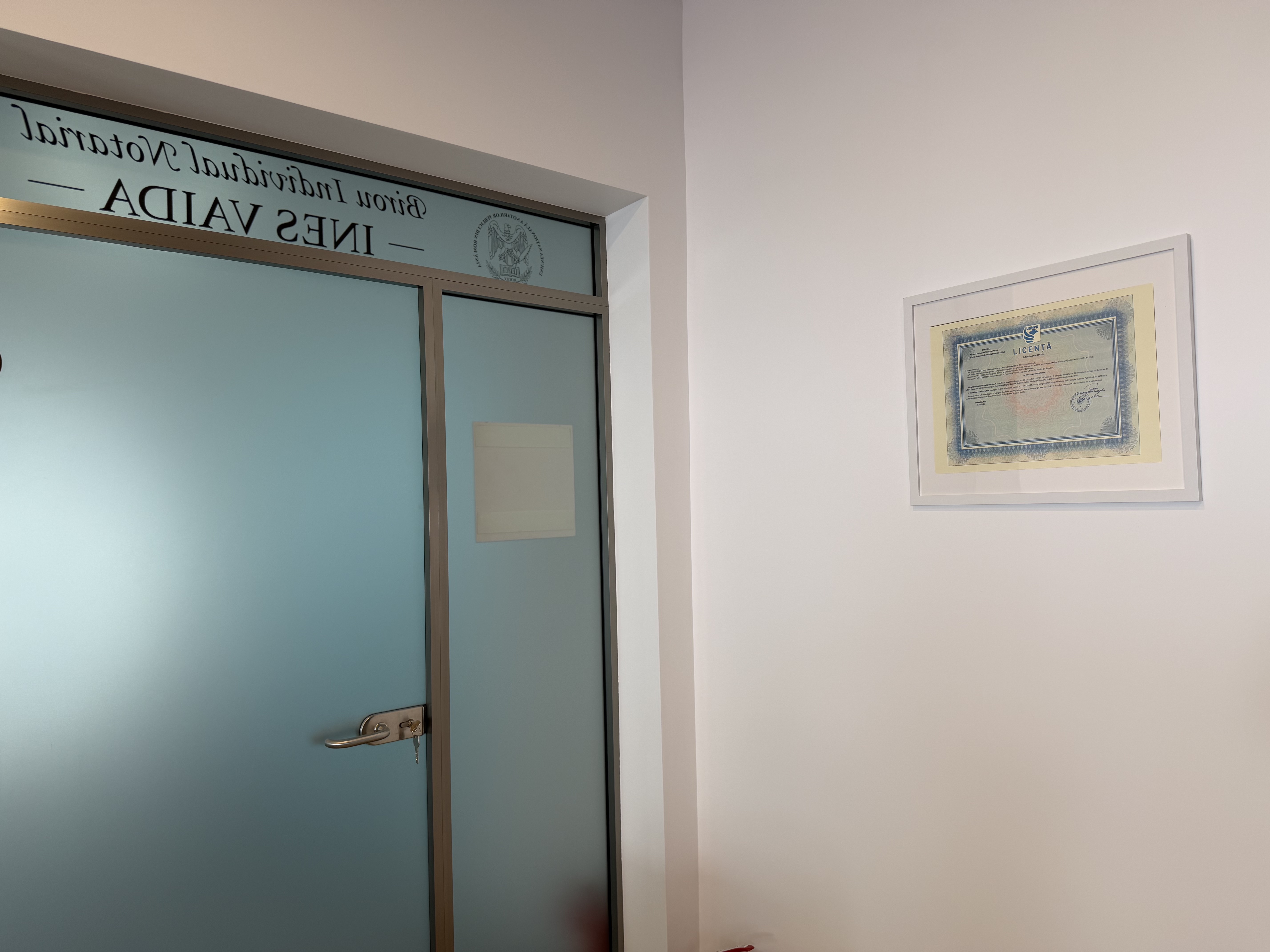 Intrarea în Biroul Individual Notarial Ines Vaida